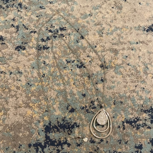 Long necklace with teardrop pendant - Picture 2 of 3